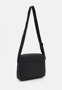 Calvin Klein MUST MESSENGER UNISEX - Borsa porta PC - black pebble