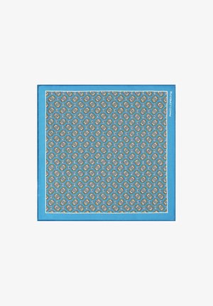Jedwabny kwadratowy szalik w jasnym turkusie, ozdobiony skomplikowanymi powtarzającymi się okrągłymi wzorami w kolorze złotym i niebieskim, z jednolitym turkusowym bordem.