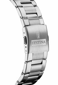 Montre en acier inoxydable argenté avec finition brossée, dotée d'une boucle carrée et d'un bracelet à maillons. Logo "Festina" gravé sur la boucle.