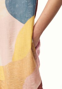 Next GATHERED SHORT SLEEVE BOXY REGULAR FIT - Kasdienė suknelė - abstract print