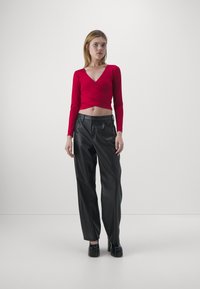 Hollister Co. LONG SLEEVE FLAT SEAMLESS WRAP TOP - Ilgarankovis viršutinės dalies drabužis - JESTER RED CC500