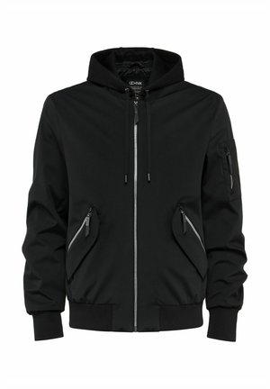 Czarna kurtka z kapturem z zamkiem błyskawicznym z przodu, dwoma bocznymi kieszeniami na zamek i jedną kieszenią na rękawie. Gładka faktura, elastyczne mankiety i dół.