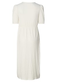 Weißes, kurzes Kleid mit kurzen Ärmeln aus strukturiertem, zerknittertem Stoff. Es hat einen runden Ausschnitt und einen elastischen Bund, der bis zur Mitte der Wade reicht.