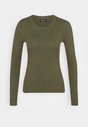 Pull à côtes de couleur vert olive, à manches longues et encolure ronde, avec une coupe ajustée et une texture douce.
