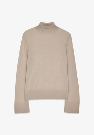 Beige coltrui gemaakt van zacht breimateriaal, met lange mouwen en ribgebreide boorden en zoom. Gladde textuur met minimale details.