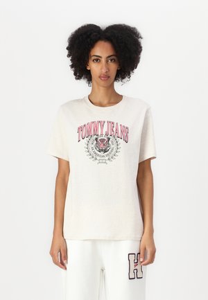 Tommy Jeans TIGER VARSITY TEE - T-shirt imprimé - oat