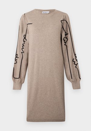 Robe en maille beige avec un col rond et de longues manches bouffantes, ornée de broderies abstraites noires le long des manches. Ourlet et poignets côtelés.