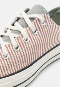 Converse CHUCK 70 HERITAGE UNISEX - Sneakers basse - mineral clay/slate sage/beige