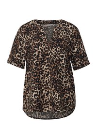 Top in stampa leopardata con maniche corte, scollatura a V, realizzato in un tessuto morbido. Presenta un mix di tonalità di marrone e nero in un design fluido.