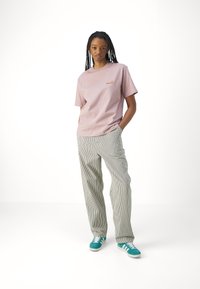 Carhartt WIP HAYWOOD PANT - Trousers - wax/black