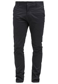 Schwarze Baumwoll-Chinos mit geradem Bein, Seitentaschen und Knopfverschluss. Glatte Textur mit minimalen Steppdetails.