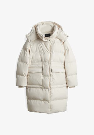 Cremfarbener Puffer-Mantel mit abnehmbarem Kapuzen, ausgestattet mit einem Frontreißverschluss, Druckknöpfen und zwei großen Vordertaschen. Glatte, gesteppte Textur.
