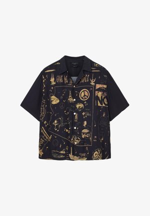 Koszula z krótkim rękawem z czarnej tkaniny, z złotym nadrukiem graficznym przedstawiającym różne symbole i ilustracje, w tym symbole pokoju i krajobrazy.