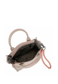 Roze leren handtas met dubbele handgrepen en een structuurriem. Het interieur heeft een stippenpatroon op een donkere achtergrond. Inclusief een ritsvak.