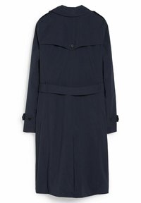 Granatowy trencz z długimi rękawami, paskiem w talii i rozcięciem z tyłu. Wykonany z gładkiego materiału z klasycznym kołnierzem i guzikami jako ozdobami.