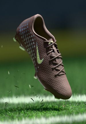 Rudas futbolo batelis su tekstūruotu viršumi, žaliu akcentiniu logotipu ir taškuotu raštu. Turi šešis smaigalius sukibimui su žole.