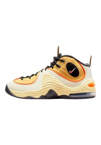 Încălțăminte Nike cu un superior crem, accente portocalii și șireturi negre. Laturi texturate și o unitate de aer vizibilă în călcâi. Talpă din cauciuc neted.