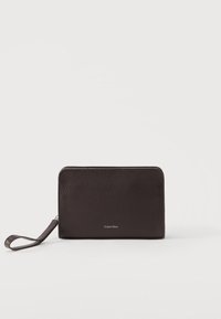 Neselectat, dark brown