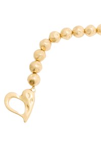 Naszyjnik z pozłacanymi koralikami z okrągłymi koralikami i sercowatym wisiorkiem z otwartym środkiem i teksturowaną powierzchnią.