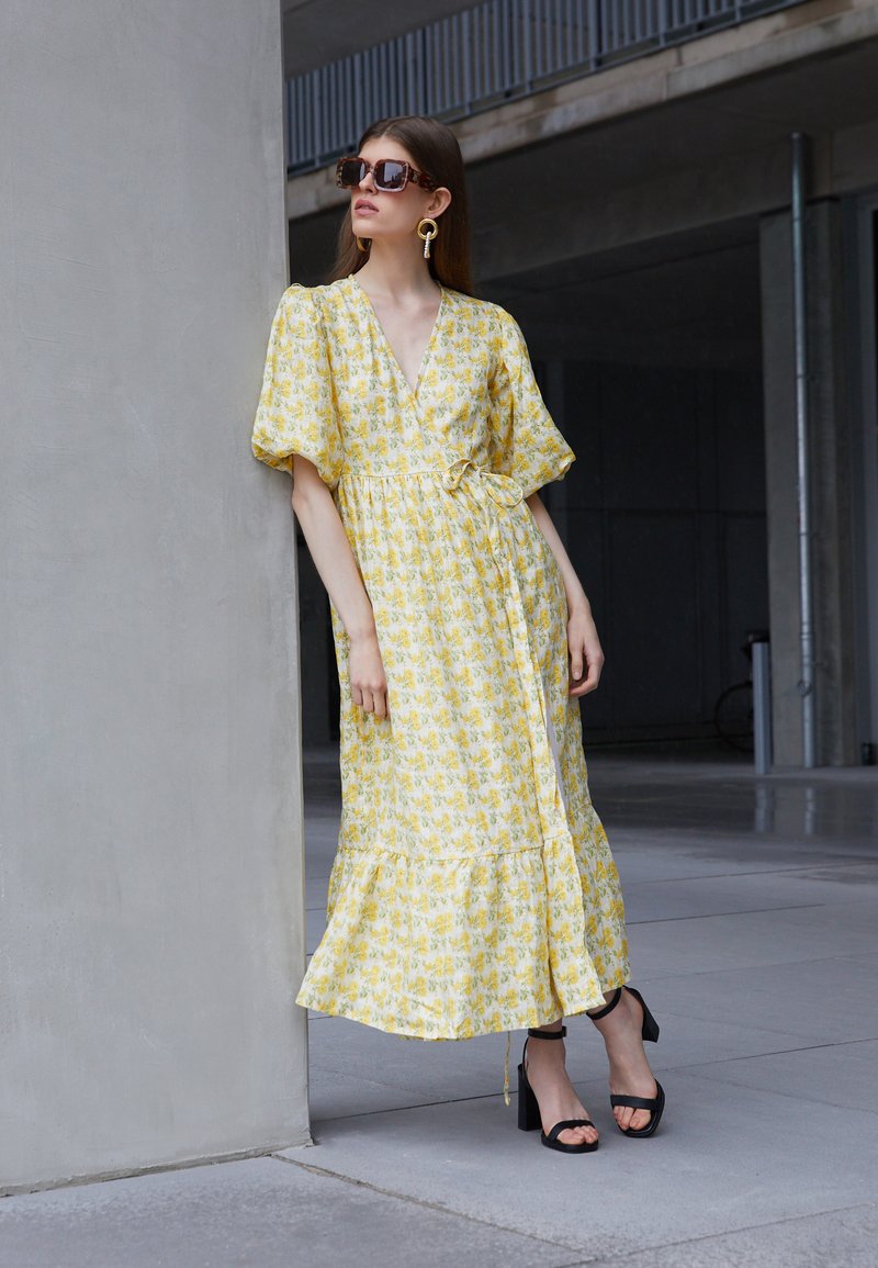 Damen Bekleidung | Faithfull the brand THULLA WRAP MIDI DRESS Freizeitkleid dahlee/yellow/gelb - WG54346 Damen Bekleidung | Faithfull the brand THULLA WRAP MIDI DRESS Freizeitkleid dahlee/yellow/gelb - WG54346