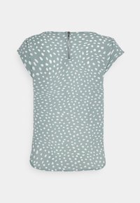 ONLY Petite ONLVIC - T-shirt estampada - chinois green big karo dot