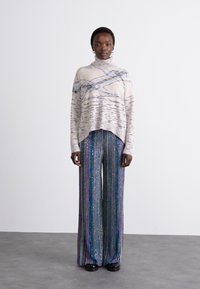 Missoni ROLL NECK - Džemperis - white/violet