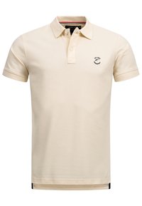 Polo en coton beige clair, doté d'une patte de boutonnage à trois boutons, de manches courtes et d'un petit logo sur la poitrine. Texture lisse.