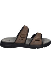 Sandali in pelle marrone con doppie cinghie regolabili, perforazioni e soletta imbottita. Suola in gomma nera spessa per comfort e supporto.
