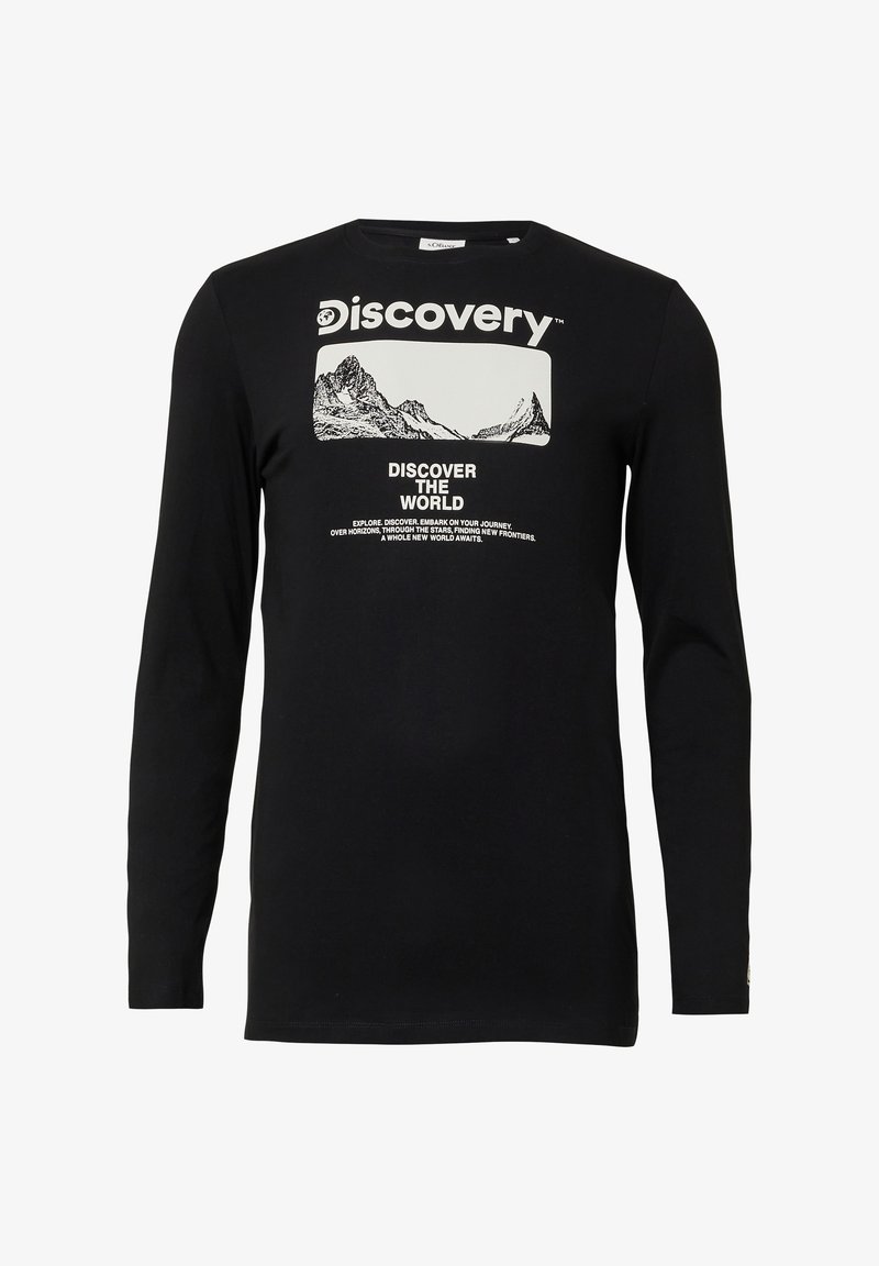 Czarna koszulka z długim rękawem z napisem "Discovery" i grafiką góry, z przodu z napisem "Discover the World" oraz nadrukiem w motywie ekspedycyjnym.