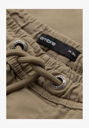 Ombre, Shorts - light olive