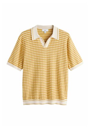 Tricou polo tricotat cu mâneci scurte, cu dungi orizontale galbene și albe și guler, manșete și tiv crem.