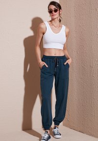 LELA REGULAR FIT - Donji dijelovi trenirke - dark blue