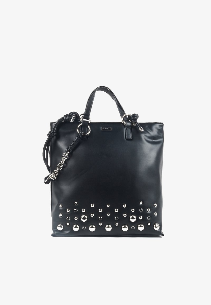 Sac fourre-tout en cuir noir avec deux poignées, détail en chaîne argentée sur le côté et clous ronds argentés le long du bas à l'avant.