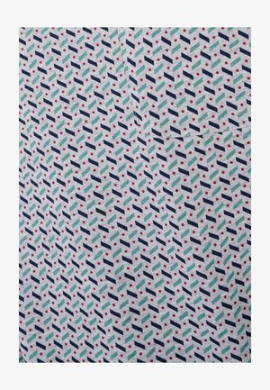 Patroonstof met een geometrisch ontwerp met donkerblauwe, groene en rode accenten op een lichte achtergrond met herhalende vormen en stippen.