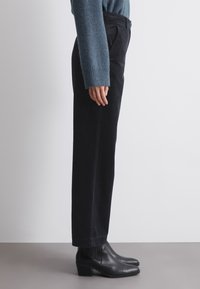 Marc O'Polo PANTS STRAIGHT LEG CROPPED LENGTH WELT POCKET - Auduma bikses - deep blue sea
