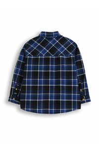 Niebiesko-czarna koszula w kratę z długimi rękawami, kołnierzykiem na guziki oraz kontrastującymi białymi paskami; miękka tkanina o luźnym kroju.