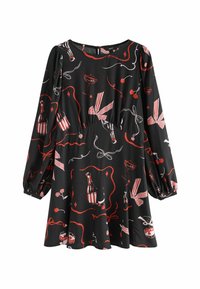 Rochie neagră cu un model îndrăzneț de băuturi roșii, cireșe și panglici. Are mâneci lungi tip puff și o talie strânsă cu fustă evazată.