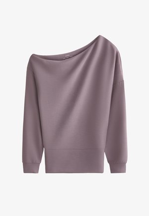 Dolg rokav, vijoličasto roza pulover s širokim izrezom v obliki čolna in oprijetimi manšetami, položen na ravno površino na belem ozadju.