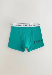Tirkizne bokserice s bijelim pojasom na kojem je natpis "BAKER BY TED BAKER". Mekani materijal, uski dizajn i ravni otvor s nogavicama.