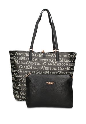 Sac fourre-tout avec poignées noires et motif texte beige indiquant « Marco Venturi », accompagné d'une petite pochette noire texturée avec plaque de logo dorée.