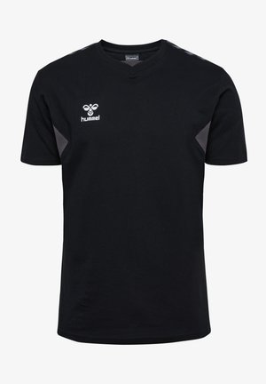 Svart T-shirt i bomull med V-hals och subtila grå detaljer på axlarna. Hummel-logotypen visas på framsidan.