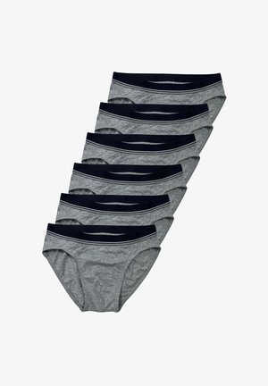 Slip grigi in cotone con elastici in vita blu navy, caratterizzati da un motivo a doppia striscia. Sette pezzi impilati uno sull'altro.