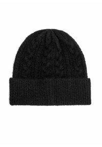 Czarna, dziana czapka beanie z teksturowanym wzorem w warkocze, z podwiniętym mankietem dla dodatkowego ciepła i miękkim, puszystym wyglądem.