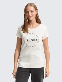 Camiseta de algodón blanca con cuello redondo y mangas cortas, que presenta un diseño gráfico de texto circular en negro.