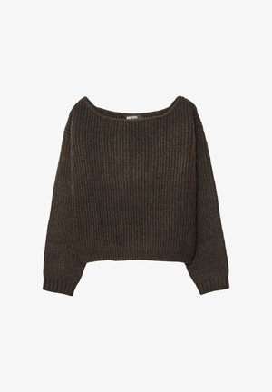 Ruskea ribattua neulepaitaa, jossa on leveä venepääntie ja pitkät hihat. Pehmeä rakenne ja lyhyt malli. Tagi näkyvissä kaulan alueella.