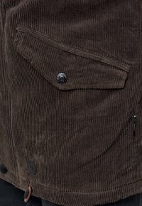 Unselected, mottled brown