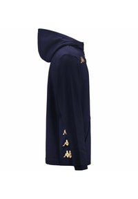 Felpa con cappuccio blu navy dal tessuto morbido, con tasca frontale e dettagli dorati sui lati e sul petto.