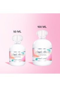 Dos botellas de perfume blancas etiquetadas Anaïs Anaïs L'Original de Cacharel en tamaños de 50 ml y 100 ml sobre un fondo degradado rosa.
