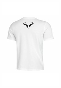 Camiseta blanca de manga corta hecha de algodón, con un logotipo gráfico negro en la parte superior de la espalda. Diseño simple de cuello redondo con dobladillo recto.