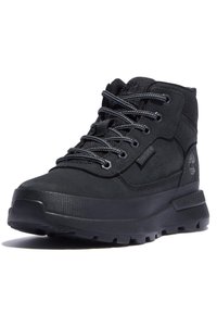 Bottines noires montantes en cuir synthétique avec œillets renforcés, semelle texturée et lacets contrastés. Logo visible sur le côté.